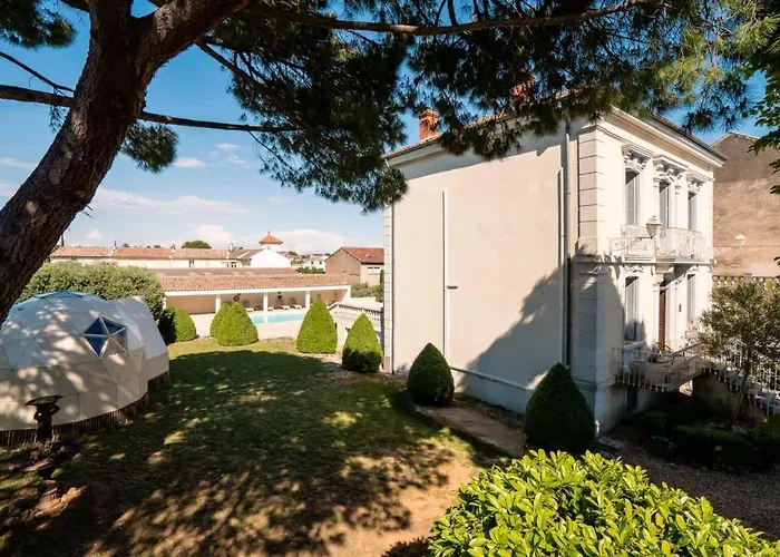 Maison De Maitre Pool Garden Coeur Cristal